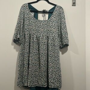 American Eagle Chiffon Floral Dress! Size Large! 3/4 length sleeves!